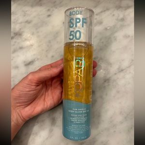 Kopari Sun Shield Body Glow | SPF 50
New and sealed 
Exp 4/2025